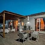Jacuzzi Deluxe Villa Szkála Szotírosz