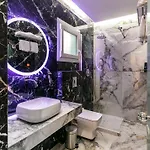 Jacuzzi Deluxe