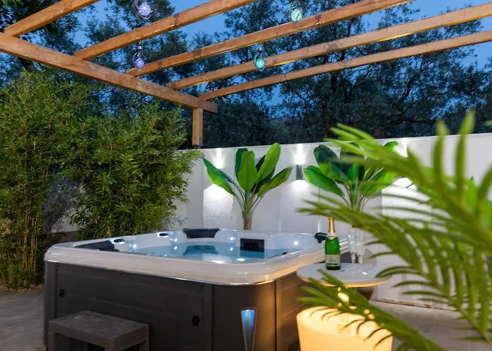 Jacuzzi Deluxe