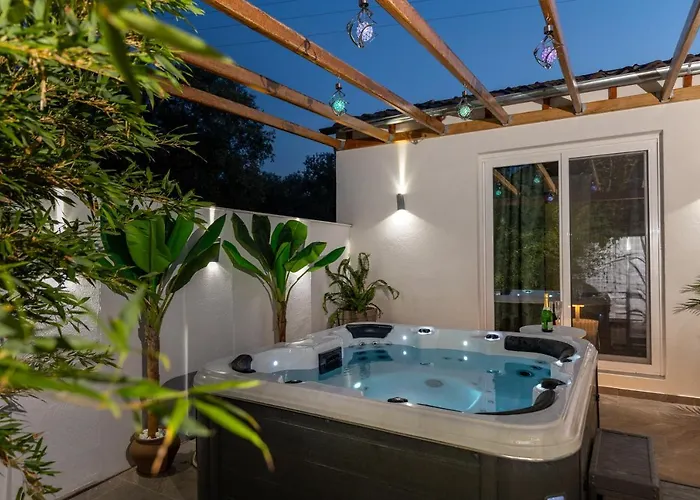 Jacuzzi Deluxe