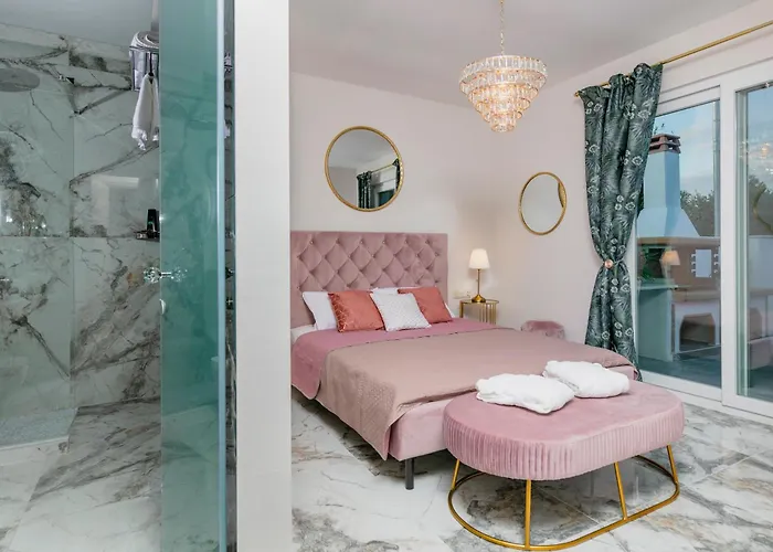 Jacuzzi Deluxe Skala Sotiros