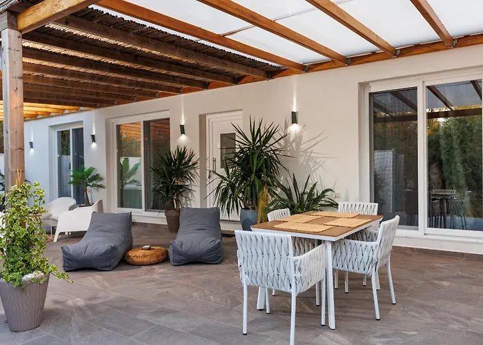 Villa Jacuzzi Deluxe *